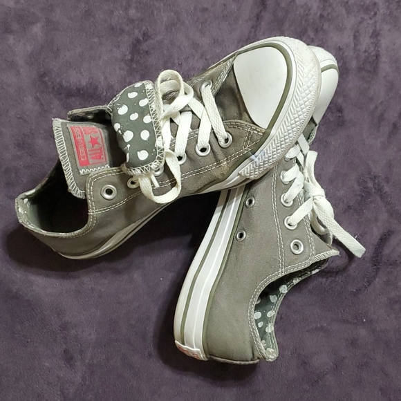 grey converse size 8